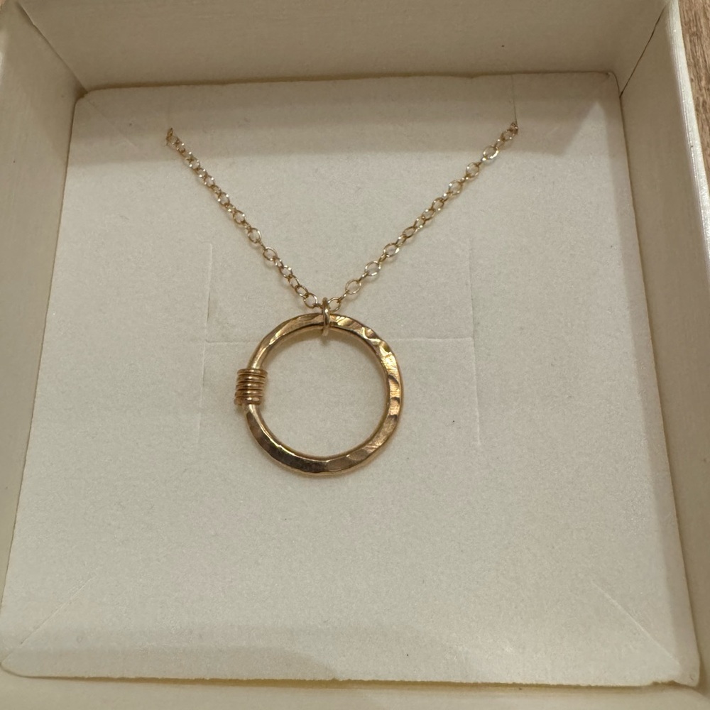 Elegant Gold Circle Pendant Necklace
